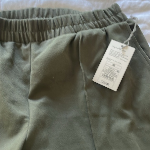 Target A Nee Day elastic waist pin tuck pants - Picture 2 of 4